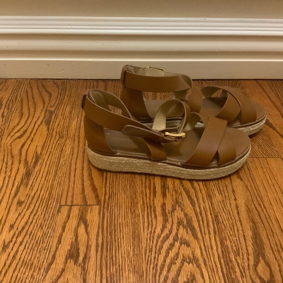 Shoes - Picture 8 of 9